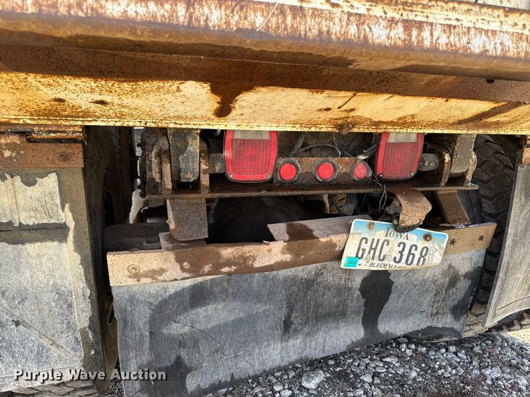 image for item EM3720 1997 Ford LT8513 dump truck