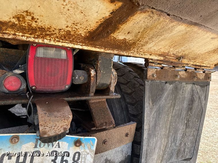 image for item EM3720 1997 Ford LT8513 dump truck