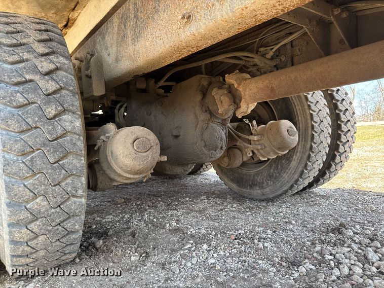 image for item EM3720 1997 Ford LT8513 dump truck