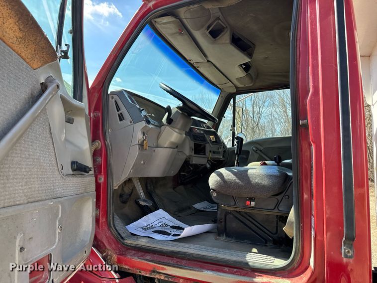 image for item EM3720 1997 Ford LT8513 dump truck