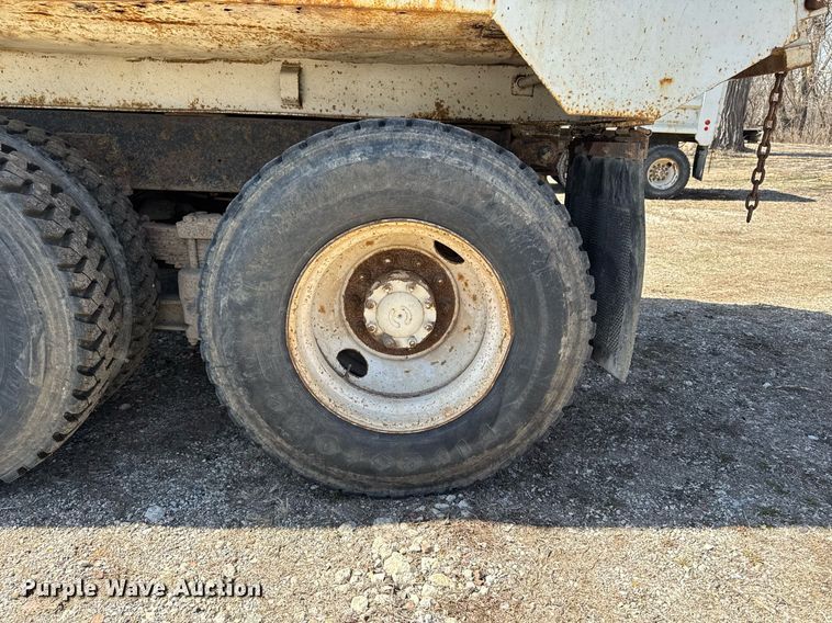 image for item EM3720 1997 Ford LT8513 dump truck