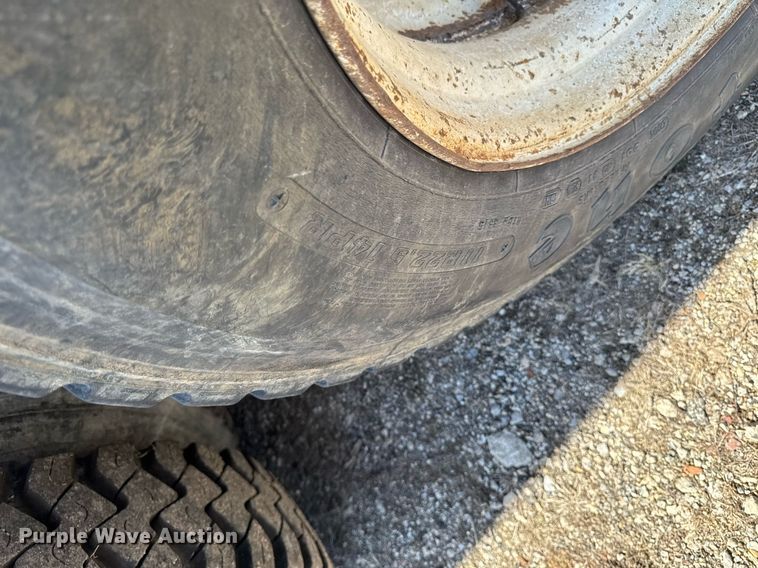 image for item EM3720 1997 Ford LT8513 dump truck