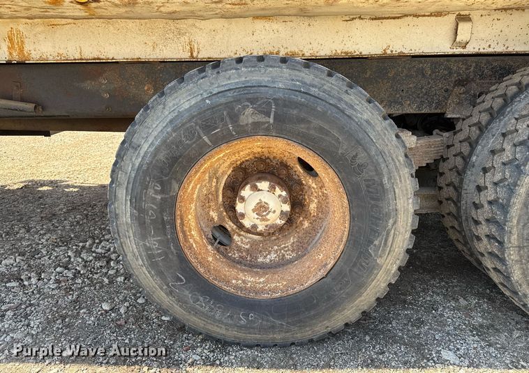 image for item EM3720 1997 Ford LT8513 dump truck