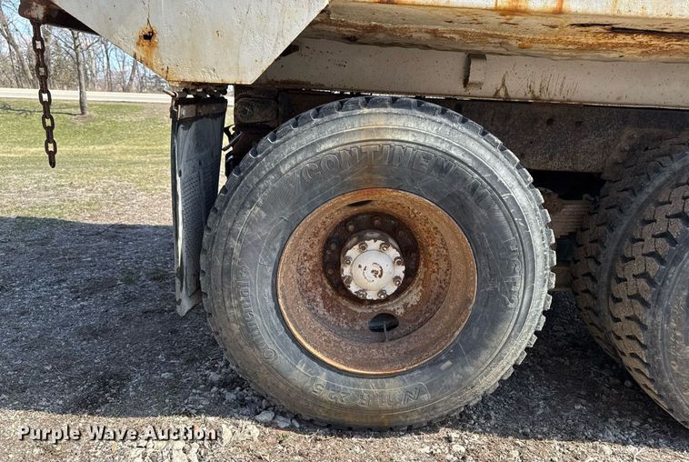 image for item EM3720 1997 Ford LT8513 dump truck