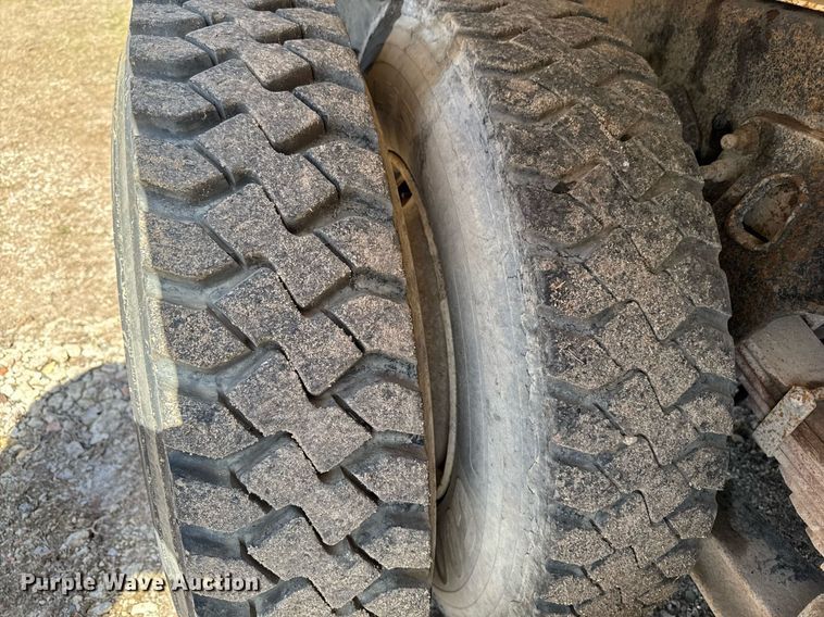 image for item EM3720 1997 Ford LT8513 dump truck