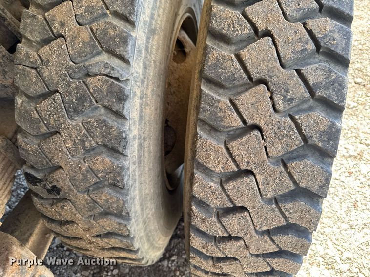 image for item EM3720 1997 Ford LT8513 dump truck