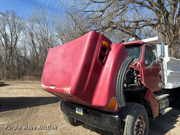 image for item EM3724 2000 Sterling  L8511 dump truck