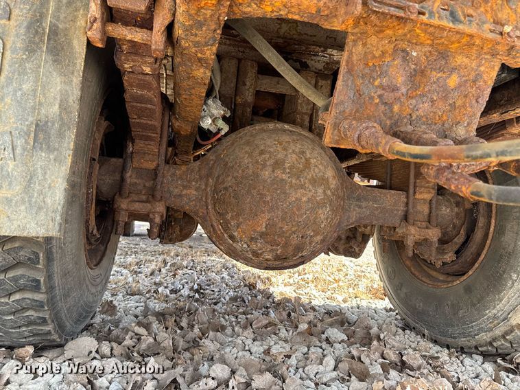 image for item EM3725 1994 Ford LN8000 dump truck