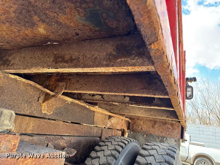 image for item EM3725 1994 Ford LN8000 dump truck