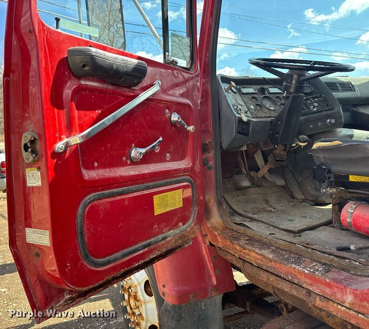 image for item EM3725 1994 Ford LN8000 dump truck