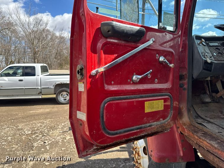 image for item EM3725 1994 Ford LN8000 dump truck