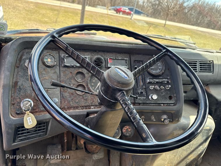 image for item EM3725 1994 Ford LN8000 dump truck