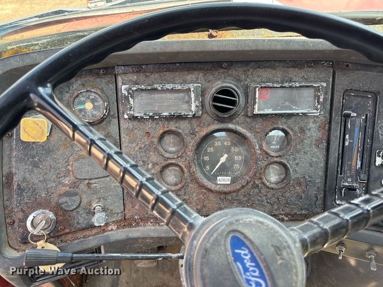 image for item EM3725 1994 Ford LN8000 dump truck