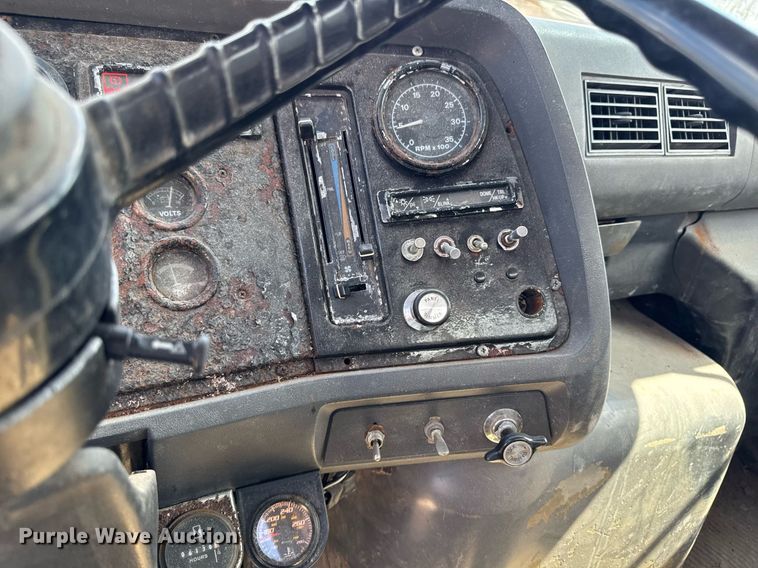 image for item EM3725 1994 Ford LN8000 dump truck