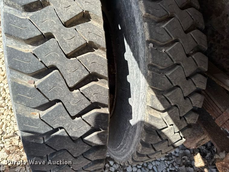 image for item EM3725 1994 Ford LN8000 dump truck