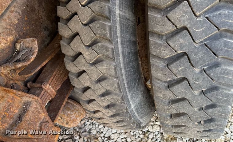 image for item EM3725 1994 Ford LN8000 dump truck