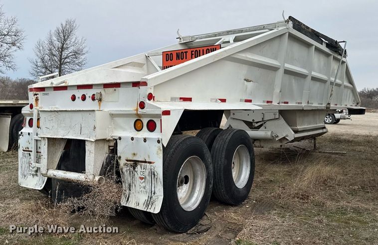 image for item EM3760 1998 Corn Belt MFG S-4202-N bottom dump trailer