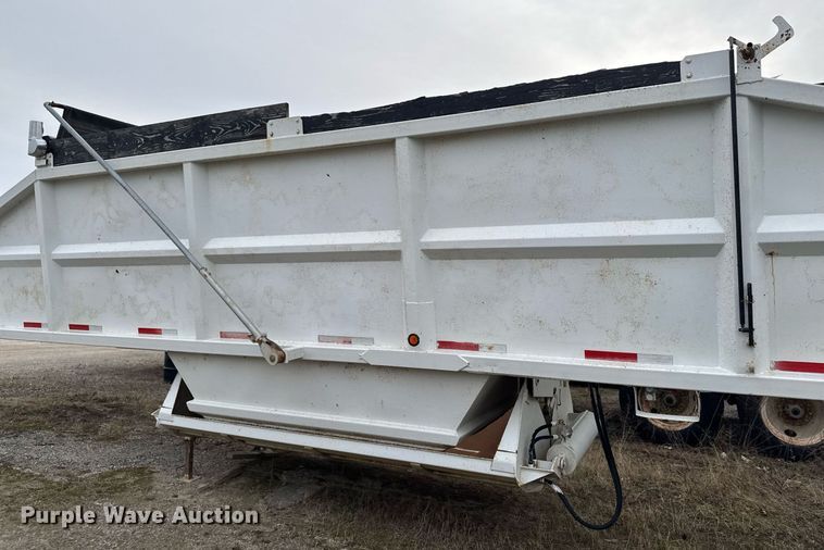 image for item EM3760 1998 Corn Belt MFG S-4202-N bottom dump trailer