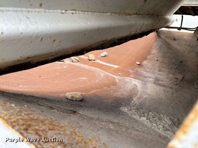 image for item EM3760 1998 Corn Belt MFG S-4202-N bottom dump trailer