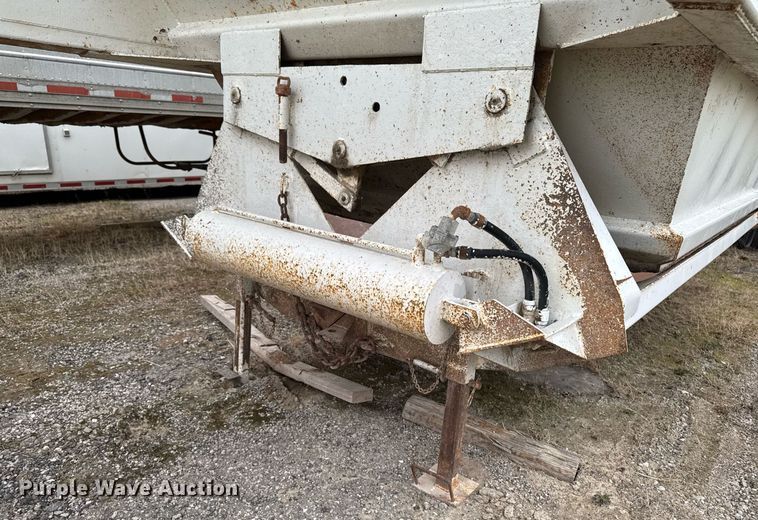 image for item EM3760 1998 Corn Belt MFG S-4202-N bottom dump trailer
