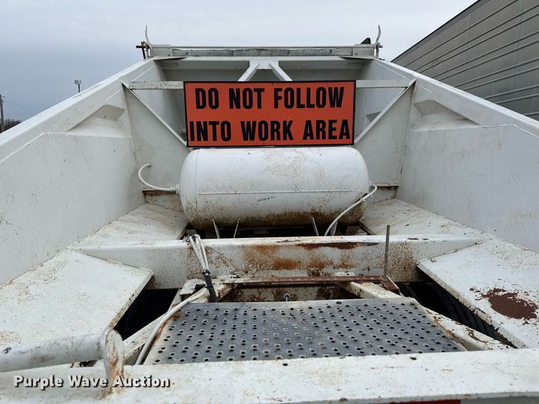 image for item EM3760 1998 Corn Belt MFG S-4202-N bottom dump trailer