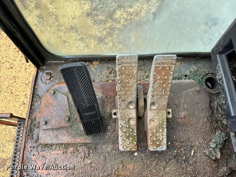 image for item EM3772 Liebherr 962 material handler