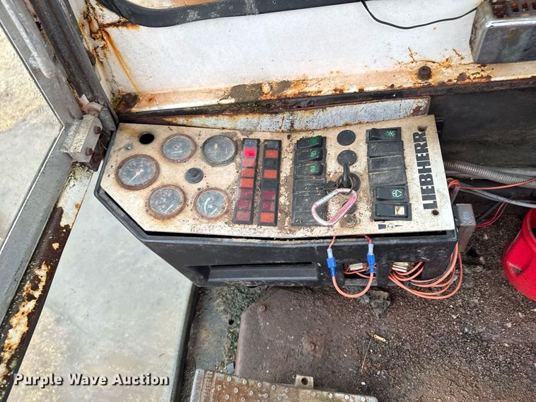 image for item EM3772 Liebherr 962 material handler