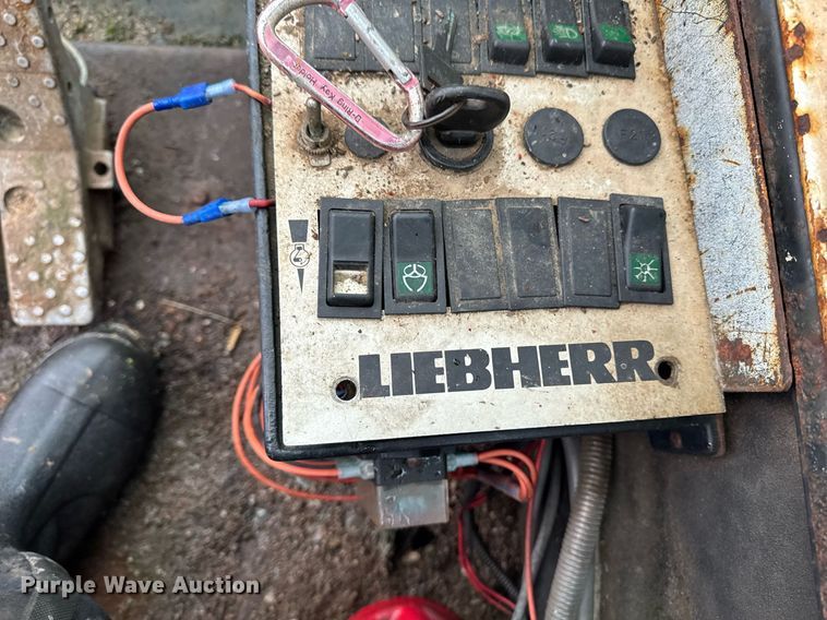 image for item EM3772 Liebherr 962 material handler