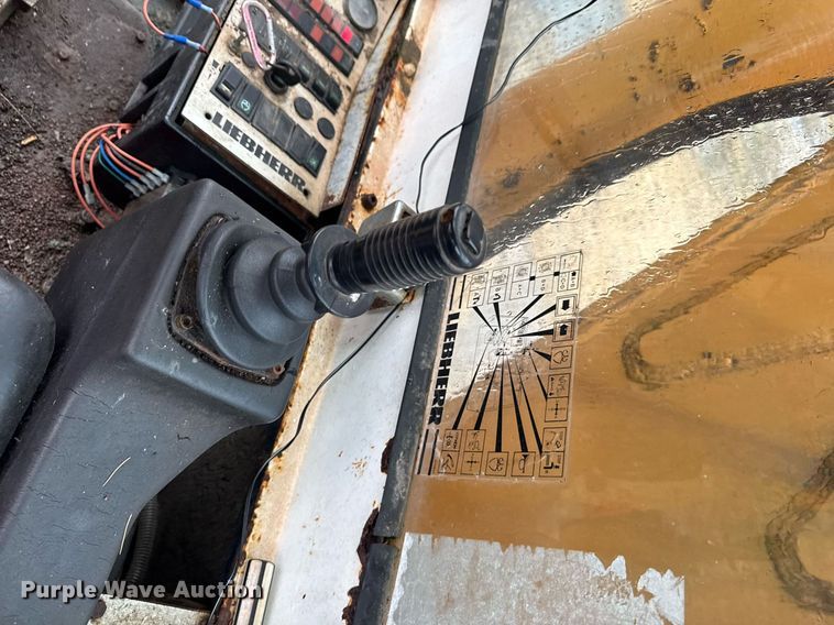 image for item EM3772 Liebherr 962 material handler