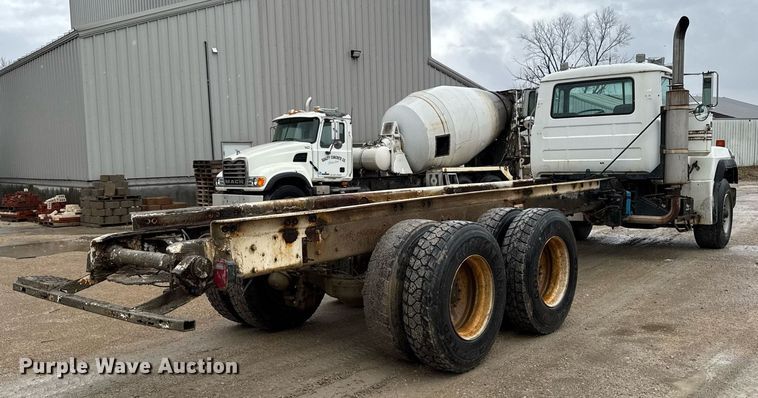 image for item EM3773 1995 Mack RD690S truck cab and chassis