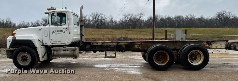 image for item EM3773 1995 Mack RD690S truck cab and chassis