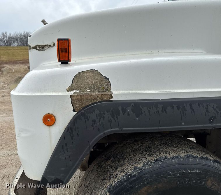 image for item EM3773 1995 Mack RD690S truck cab and chassis