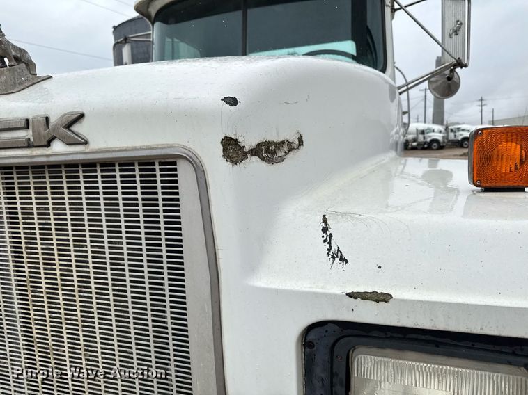 image for item EM3773 1995 Mack RD690S truck cab and chassis