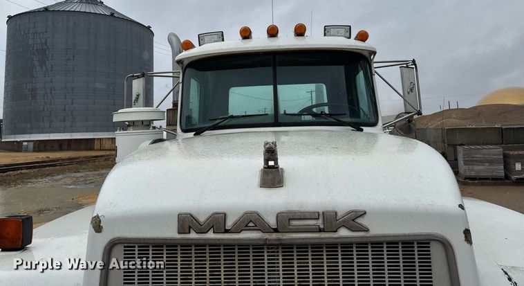 image for item EM3773 1995 Mack RD690S truck cab and chassis