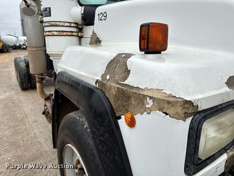 image for item EM3773 1995 Mack RD690S truck cab and chassis