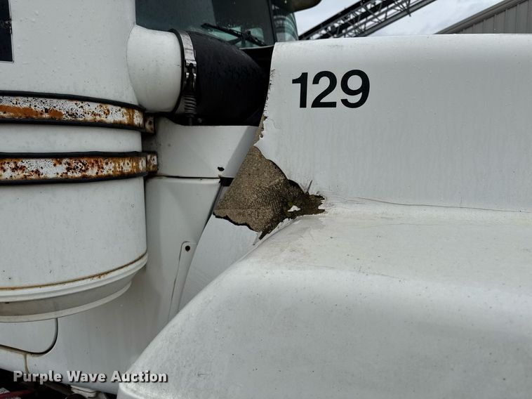 image for item EM3773 1995 Mack RD690S truck cab and chassis