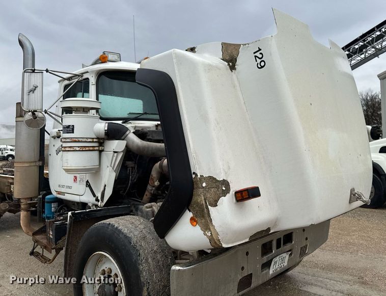 image for item EM3773 1995 Mack RD690S truck cab and chassis