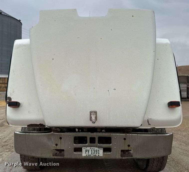 image for item EM3773 1995 Mack RD690S truck cab and chassis