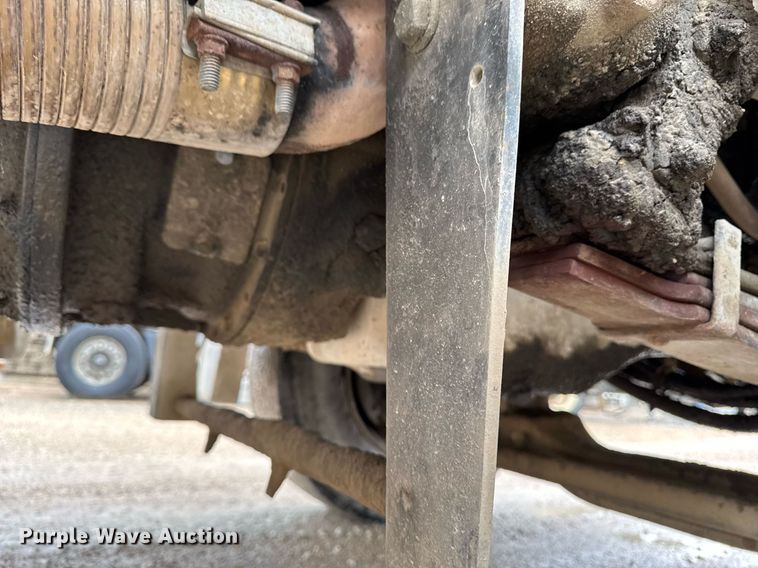 image for item EM3773 1995 Mack RD690S truck cab and chassis