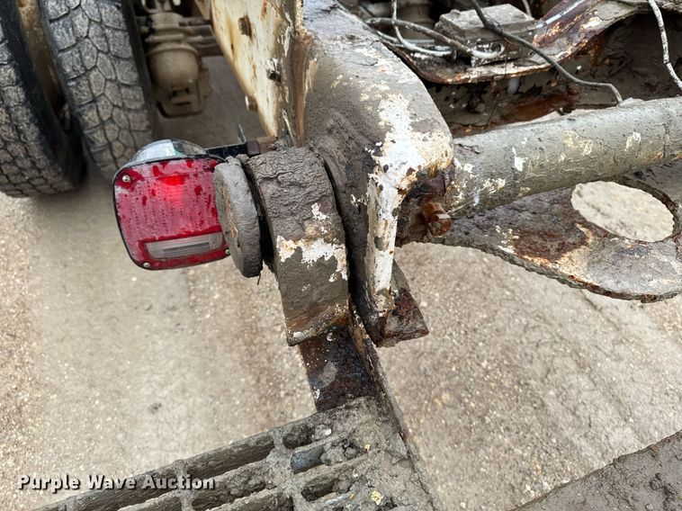 image for item EM3773 1995 Mack RD690S truck cab and chassis