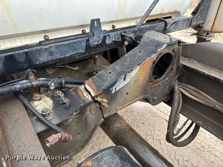 image for item EM3773 1995 Mack RD690S truck cab and chassis