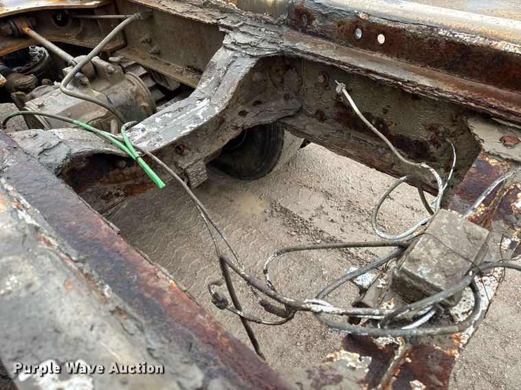 image for item EM3773 1995 Mack RD690S truck cab and chassis