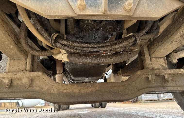 image for item EM3773 1995 Mack RD690S truck cab and chassis