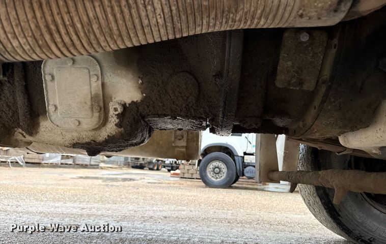 image for item EM3773 1995 Mack RD690S truck cab and chassis