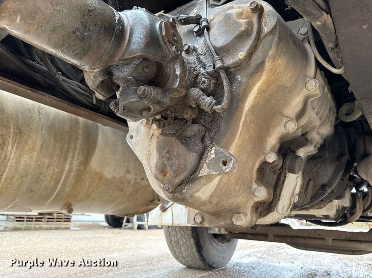 image for item EM3773 1995 Mack RD690S truck cab and chassis