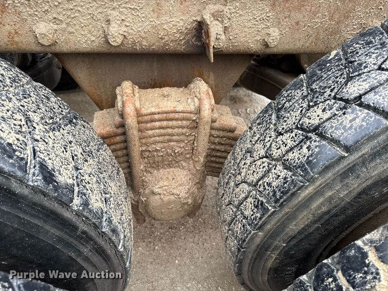 image for item EM3773 1995 Mack RD690S truck cab and chassis