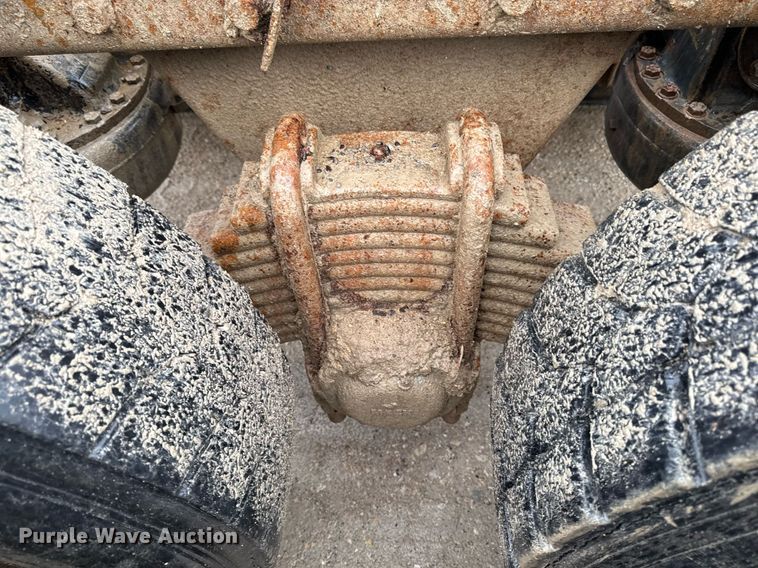 image for item EM3773 1995 Mack RD690S truck cab and chassis