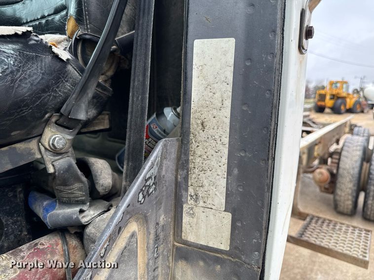 image for item EM3773 1995 Mack RD690S truck cab and chassis