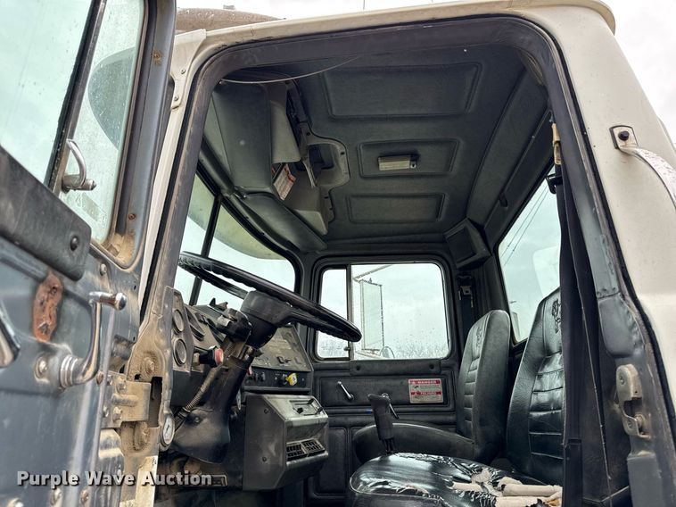 image for item EM3773 1995 Mack RD690S truck cab and chassis