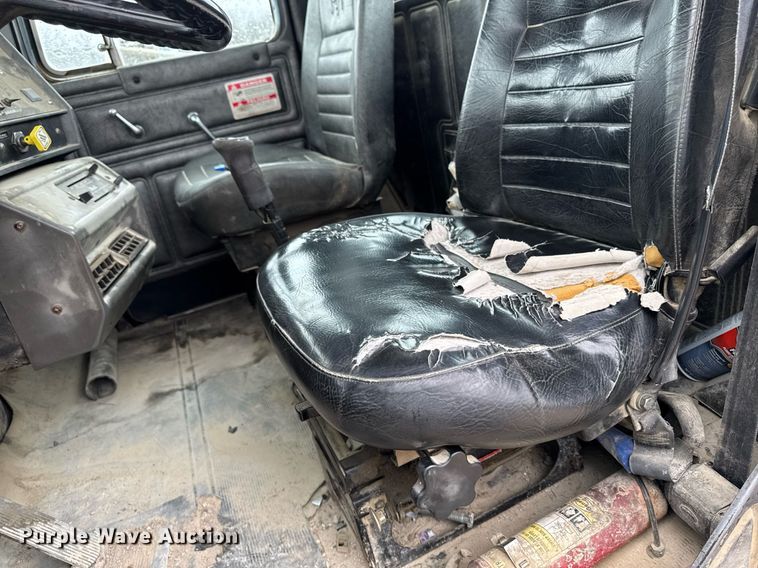 image for item EM3773 1995 Mack RD690S truck cab and chassis